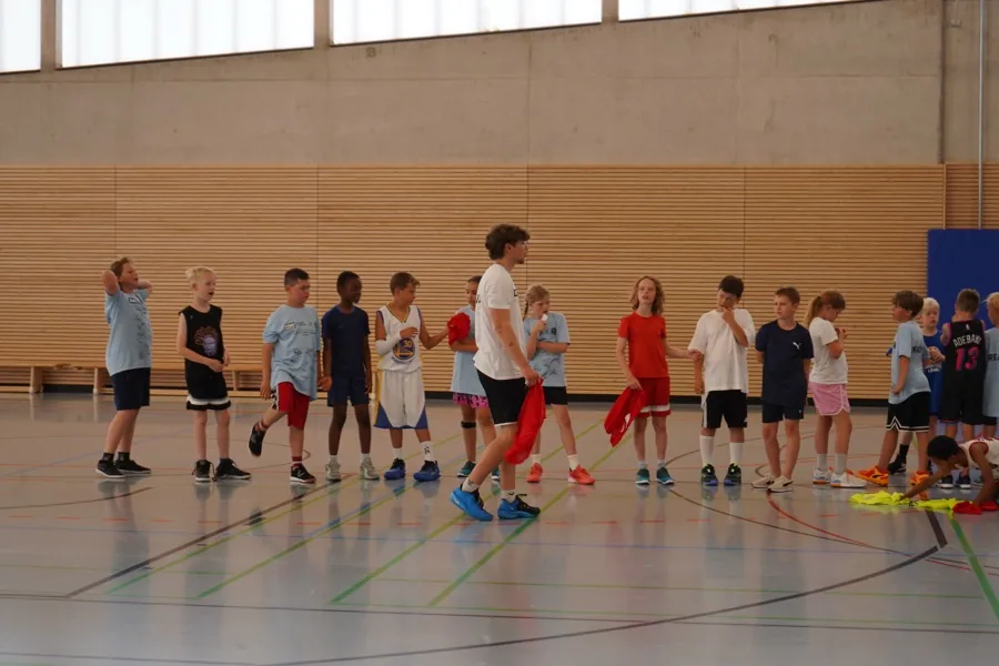 Teilnehmer beim SWE Basketballcamp 2026