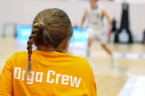 Ehrenamtliche der Orga-Crew beim Spiel