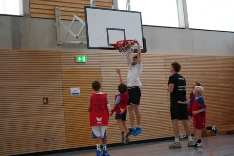 Dunking beim SWE Sommercamp 2026