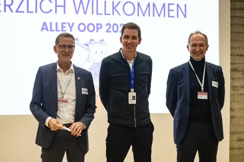 Begrüßung auf der Bühne beim Alley-Oop 2025
