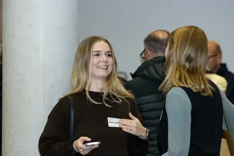 Zwei Gäste im Netzwerk-Gespräch