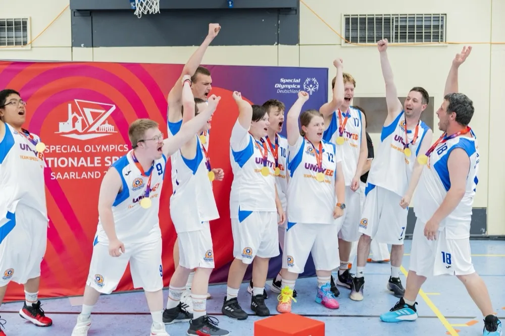 Kinder und Jugendliche bei einem Sportangebot der Basketball Löwen Erfurt