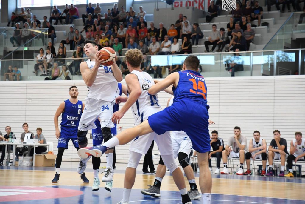Basketball Löwen Einblicke Korbangriff