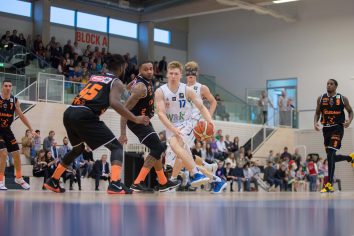 Basketball Löwen Vs wiha Panthers Schwenningen